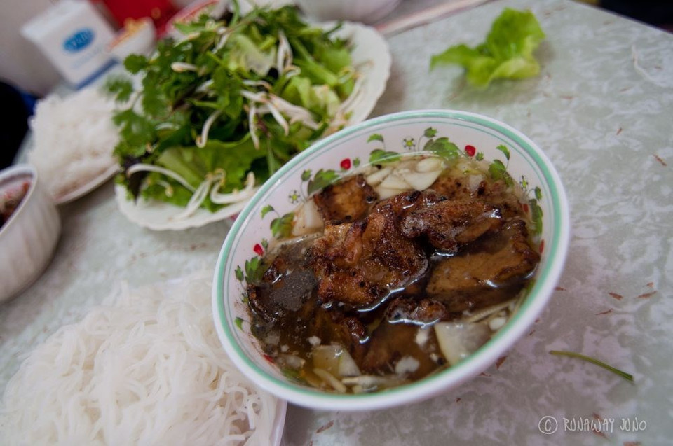 o Bun Cha (cerdo a la parrilla y fideos) (Fuente: VNA)