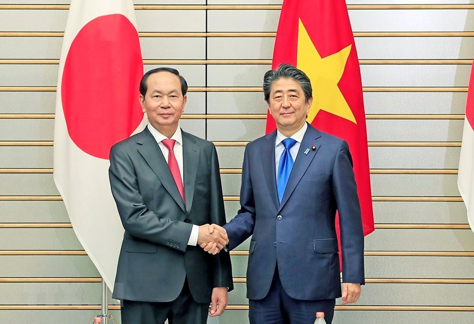 El presidente de Vietnam, Tran Dai Quang, y el primer ministro de Japón, Shinzo Abe, en la reunión (Fuente: VNA)