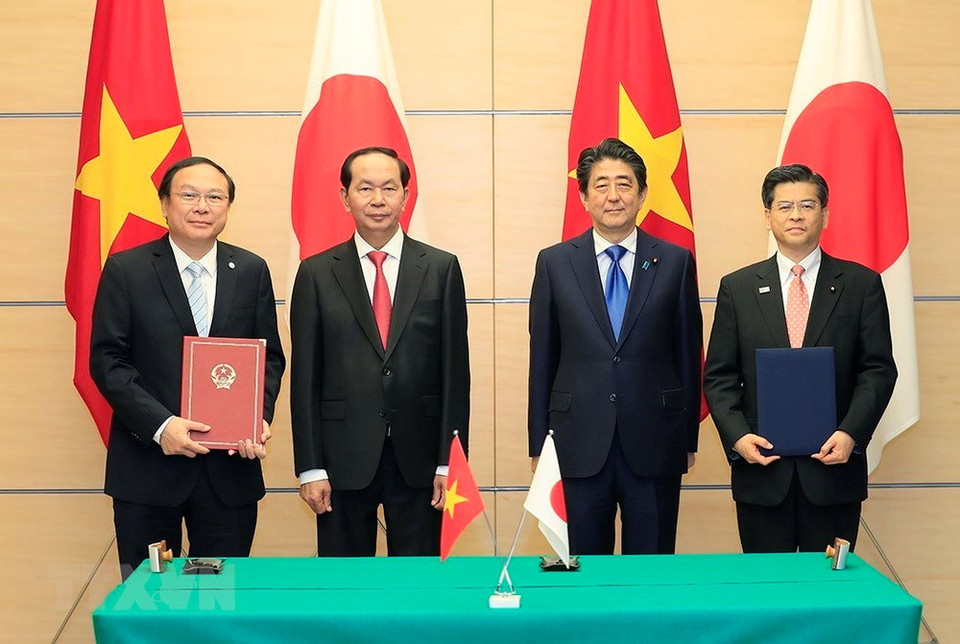 Los dos dirigentes testimoniaron la firma de varios acuerdos de cooperación entre los dos países (Fuente: VNA)