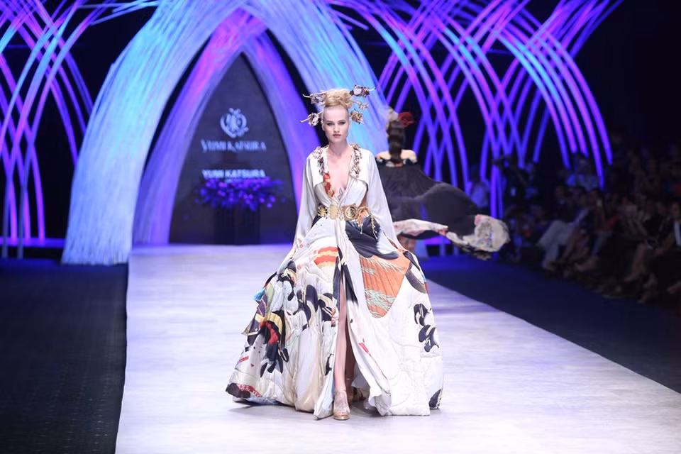 Motivos ornamentales tradicionales en diseños inspirados por el kimono (Fuente: VNA)