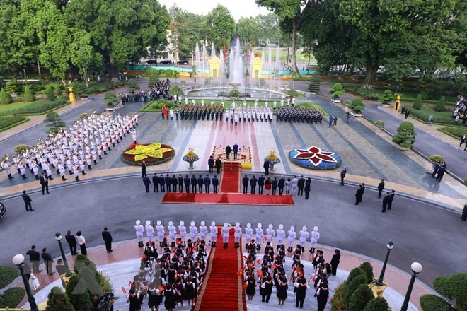 La ceremonia de bienvenida del presidente estadounidense Joe Biden, quien realiza una visita de Estado a Vietnam. (Foto: VNA)