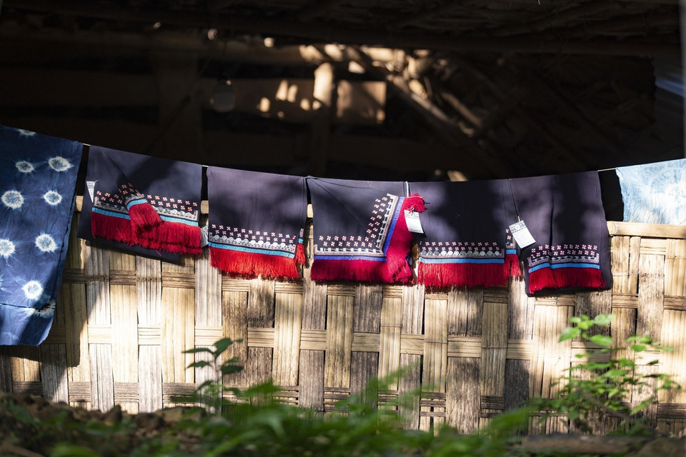 Los paños de brocado se secan. (Foto: VNA)