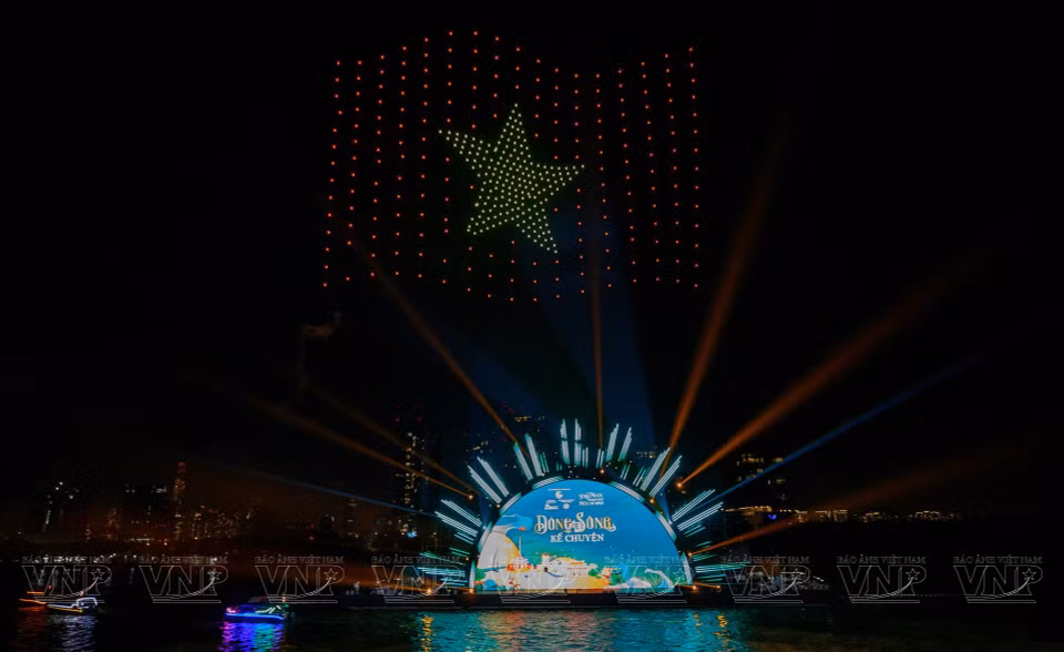 Lo más destacado del evento es el programa artístico con el tema “Saigón - El río cuenta historias”, el cual recrea la formación de la naturaleza y las personas a través de los períodos de desarrollo de Gia Dinh - Saigon - Ciudad Ho Chi Minh durante más de 300 años. (Foto: Revista Ilustrada de Vietnam)