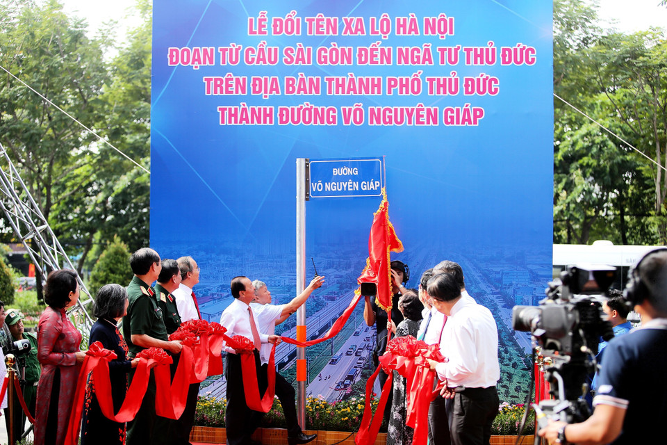 Acto de inauguración y denominación de la calle Vo Nguyen Giap. (Foto: VNA)