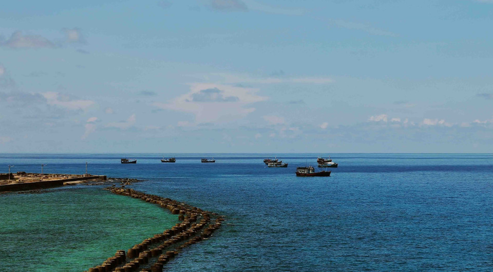 En el distrito isleño de Truong Sa, se han establecido centros de servicios de logística de pesca que proporcionan combustible, alimentos y artículos de primera necesidad para ayudar a los pescadores. (Foto: VNA)