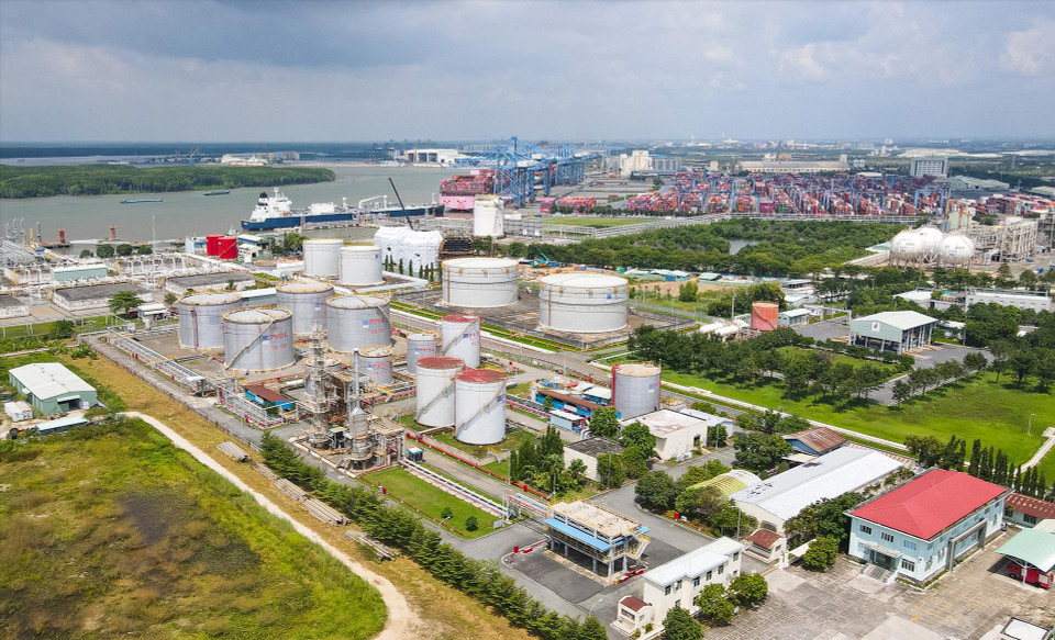 Sistema de tanques de PV Oil en la zona portuaria de Cai Mep-Thi Vai. (Fuente: Revista ilustrada)