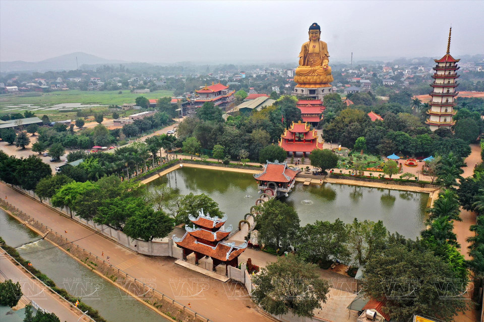 Vista panorámica de la pagoda Khai Nguyen, donde se ubica la estatua de Buda de 72 metros de altura. (Fuente: Revista Ilustrada)