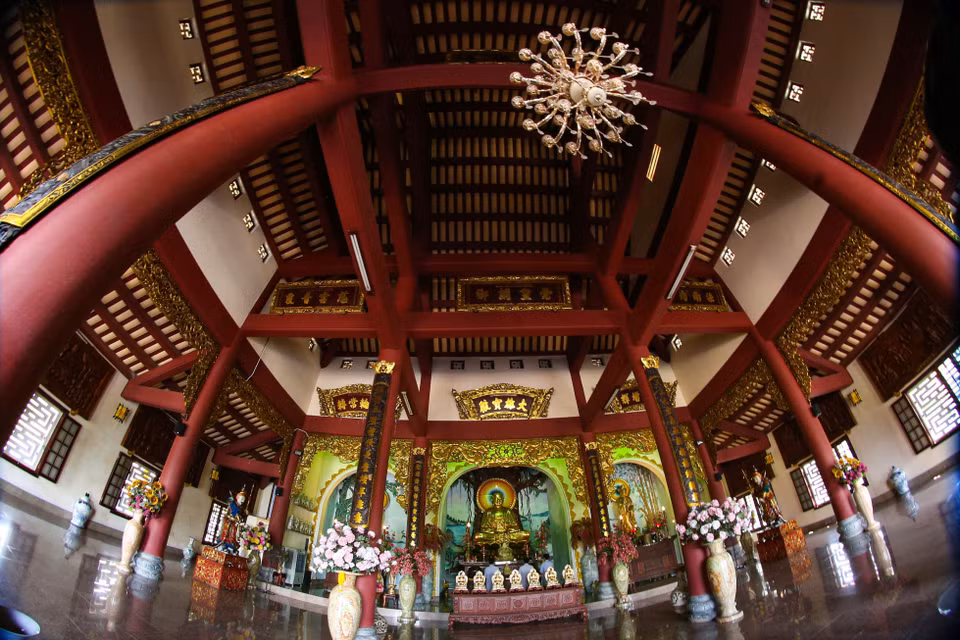 Dentro de la pagoda Linh Ung-Bai But (Foto: VNA)