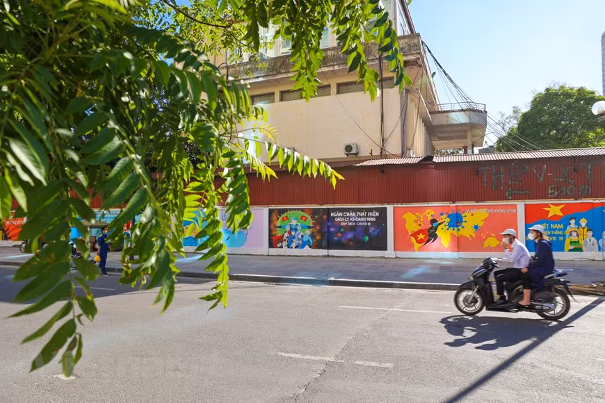 Cada imagen transmite al público un mensaje diferente sobre el combate contra el coronavirus (Foto: VNA)