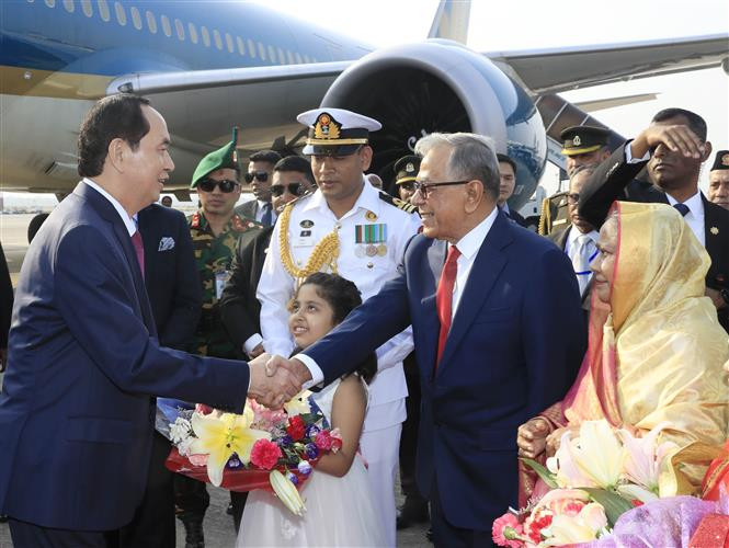 El presidente de Vietnam, Tran Dai Quang, arribó a Daca para iniciar su visita estatal de tres días a Bangladesh (Fuente: VNA)