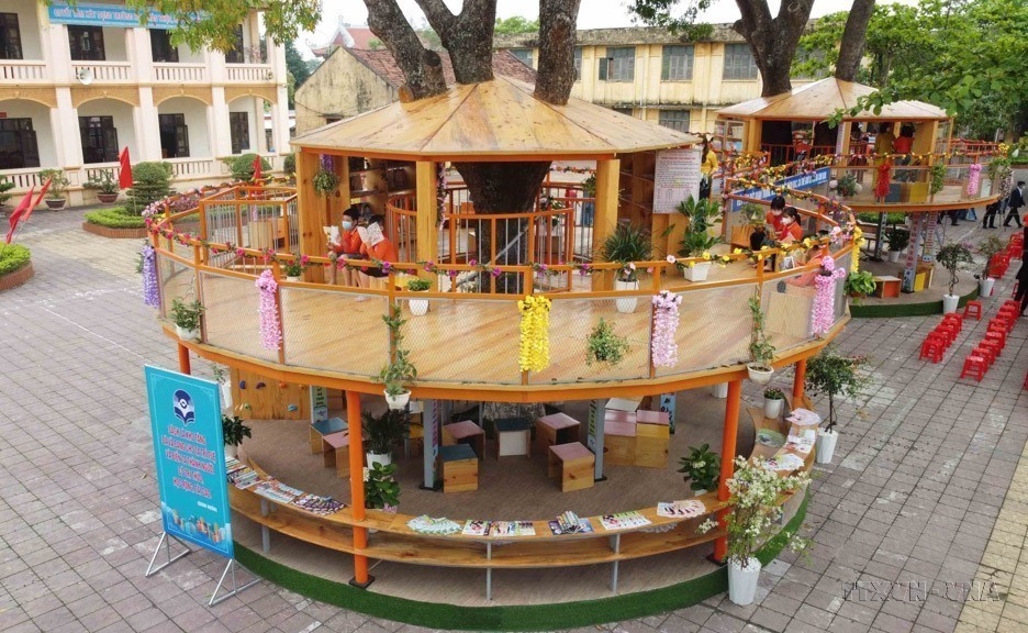 Espacio único de lectura al aire libre en una escuela primaria en el distrito de Vinh Tuong, provincia de Vinh Phuc. (Fuente:VNA)