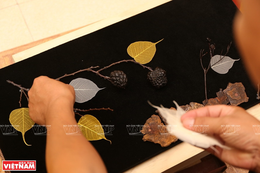 Elaboración de la obra titulada Khat Vong (Aspiración) (Foto: VNA)