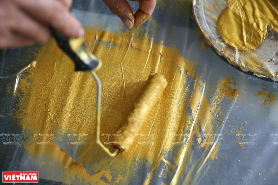 Teñido de las hojas de Bodhi (Foto: VNA)