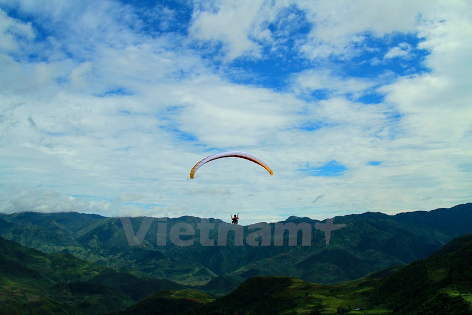 … y bajo los pies cúspides de las montañas (Fuente: VNA)