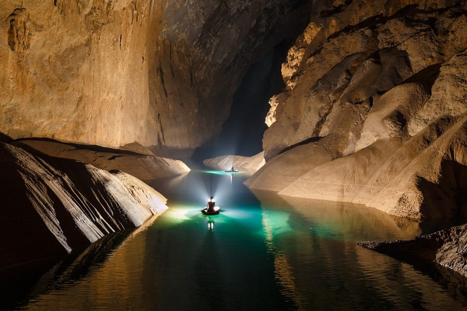 Otro lago dentro de Son Doong, la llamada “Gran Muralla” de Vietnam (Foto de Ryan Deboodt)