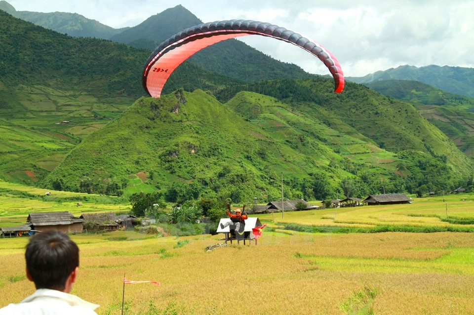 El aterrizaje en medio de las cosechas doradas (Fuente: VNA)