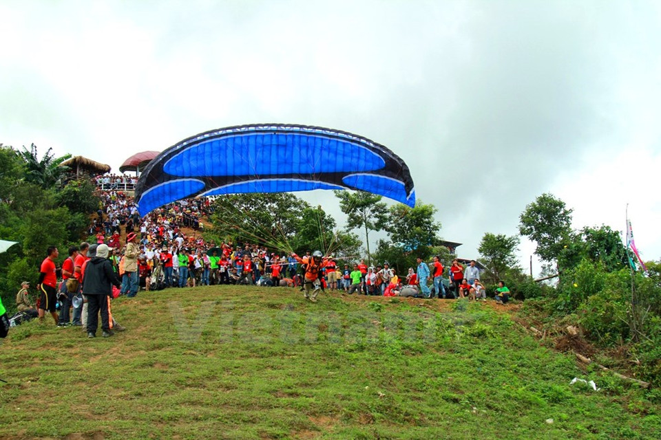Un paracaidista está a punto de partir. (Fuente: VNA)