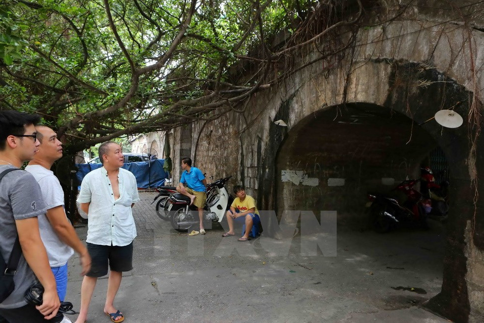 ​Uno de los cuatro arcos que fueron perforados para facilitar el tránsito de los pobladores (Fuente: VNA)