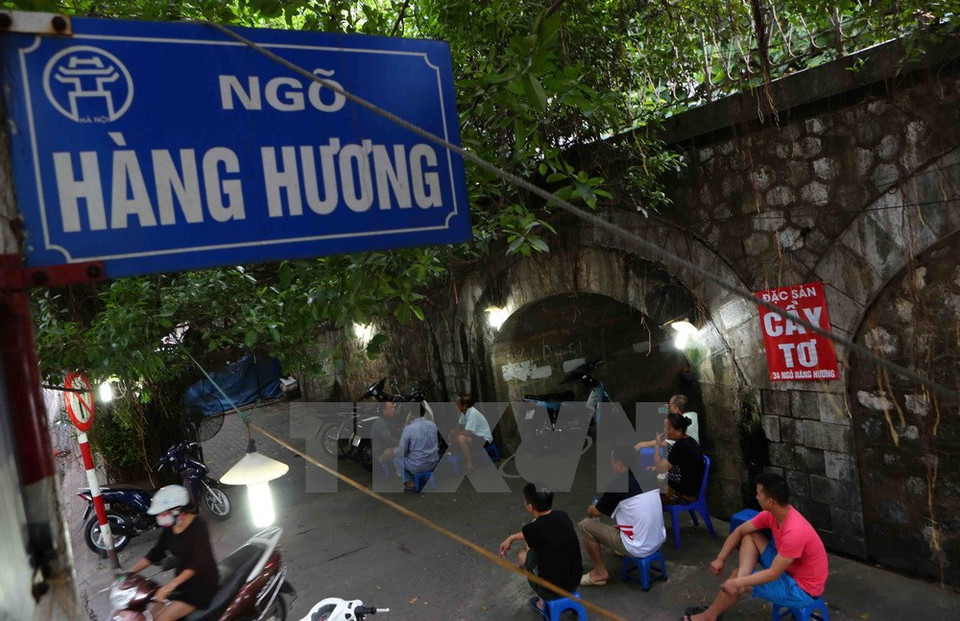 ​​Uno de los cuatro arcos que fueron perforados para facilitar el tránsito de los pobladores (Fuente: VNA)