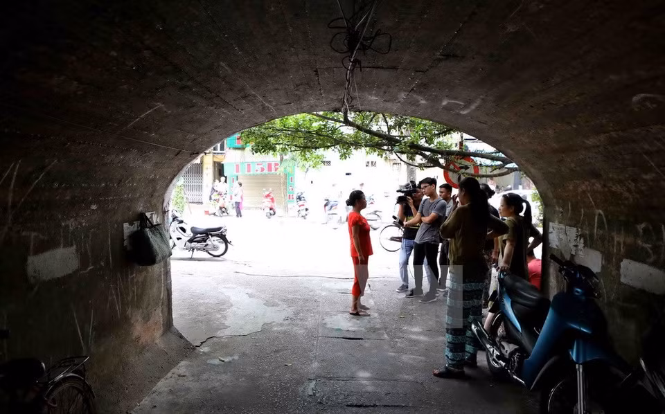 ​Uno de los cuatro arcos que fueron perforados para facilitar el traslado de los pobladores (Fuente: VNA)