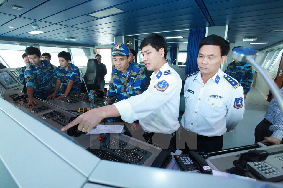 Marinos en el barco CSB 8001 (Fuente: VNA)