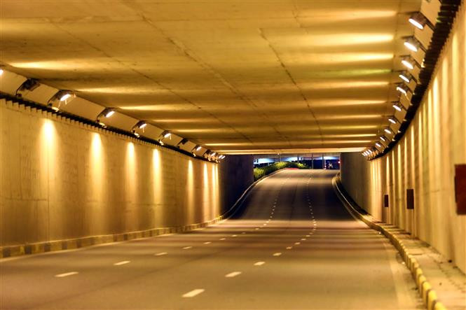 El túnel que atraviesa la intersección de la calle Tran Duy Hung está vacío de gente (Foto: VNA)