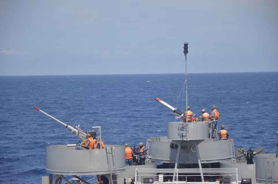 Unidades del Comando de la Guardia Costera de la Región 2 entrenan en el mar (Foto: VNA)