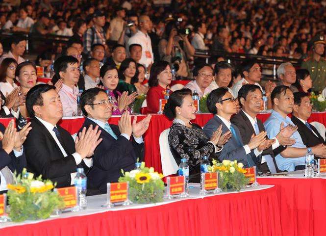 Una gran fiesta de luces y músicas marcaron hoy el comienzo del Año del Turismo Nacional 2018 Ha Long - Quang Ninh, apertura de lujo a la que asistió Nguyen Thi Kim Ngan, presidenta de la Asamblea Nacional de Vietnam (Fuente: VNA)