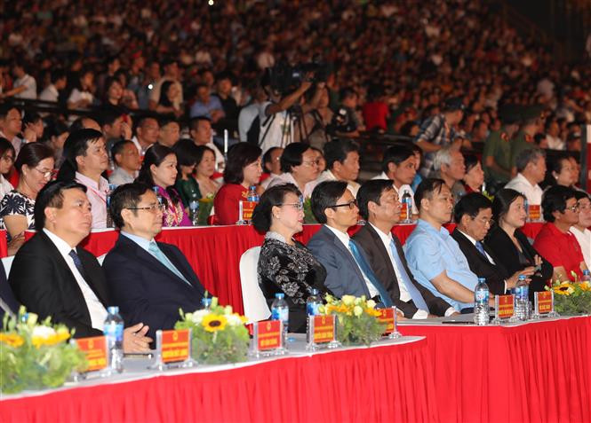 Una gran fiesta de luces y músicas marcaron hoy el comienzo del Año del Turismo Nacional 2018 Ha Long - Quang Ninh, apertura de lujo a la que asistió Nguyen Thi Kim Ngan, presidenta de la Asamblea Nacional de Vietnam (Fuente: VNA)