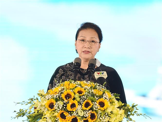 Durante su intervención en el evento, Kim Ngan destacó los resultados logrados por el gobierno y población locales, así como el papel del turismo en el desarrollo socioeconómico de Quang Ninh (Fuente: VNA)