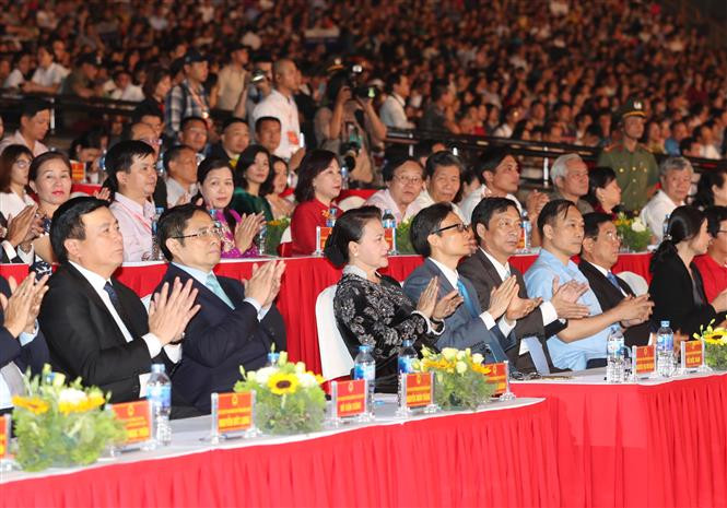Una gran fiesta de luces y músicas marcaron hoy el comienzo del Año del Turismo Nacional 2018 Ha Long - Quang Ninh, apertura de lujo a la que asistió Nguyen Thi Kim Ngan, presidenta de la Asamblea Nacional de Vietnam (Fuente: VNA)