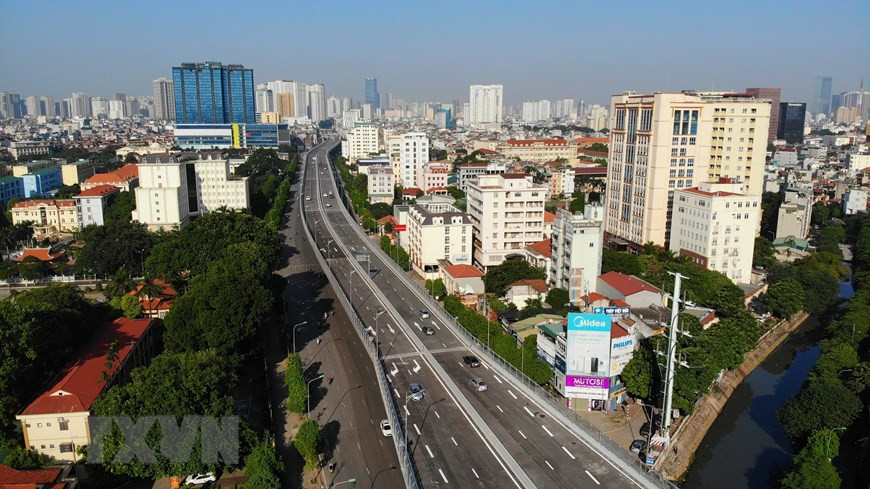 Panorama de la vía de circunvalación 2 elevada, tramo Nga Tu Vong- Nga Tu So, el primer día de la apertura al tránsito (Fuente: VNA)