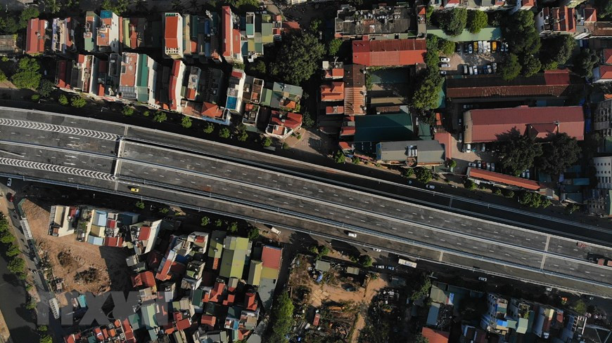 Panorama de la vía de circunvalación 2 elevada, tramo Nga Tu Vong- Nga Tu So, el primer día de la apertura al tránsito (Fuente: VNA)