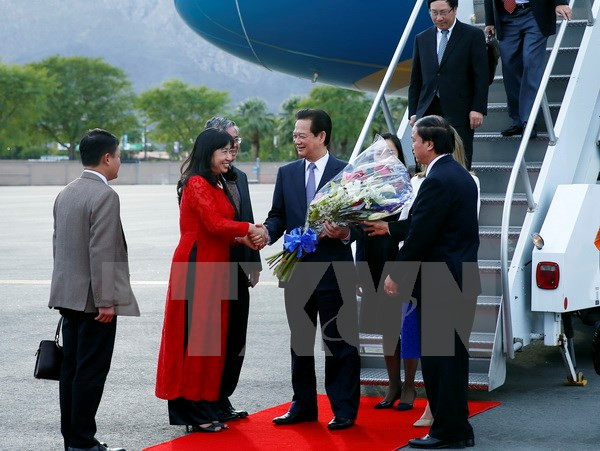 El premier fue recibido en el aeropuerto (Fuente: VNA)