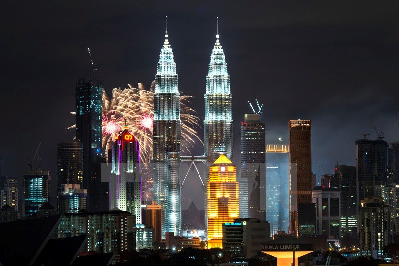 Fuegos artificiales por Año Nuevo en Kuala Lumpur, Malasia (Fuente: Xinhua/VNA)