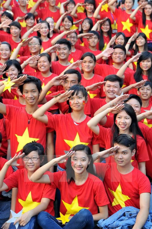 Jóvenes rinden tributo a la Patria (Fuente: VNA)