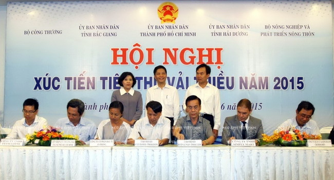 Los ministerios de Industria y Comercio y Agricultura y Desarrollo Rural, en coordinación con los Comités Populares de Ciudad Ho Chi Minh y lde Bac Giang y Hai Duong, organizaron la Conferencia de Promoción de Consumo de Lichi en 2015 (Fuente: VNA)