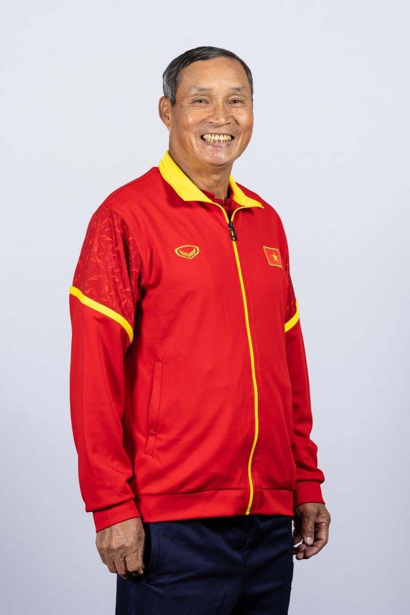 El entrenador Mai Duc Chung es el hombre que trae éxitos al fútbol femenino vietnamita (Foto: FIFA)
