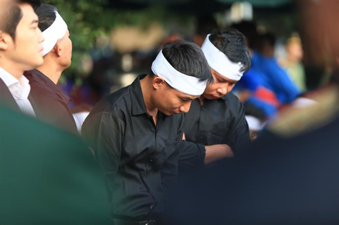 Las honras fúnebres dedicadas a Do Muoi se iniciaron esta mañana en la Casa Funeraria Nacional en Hanoi, con los actos del duelo nacional (Fuente: VNA)