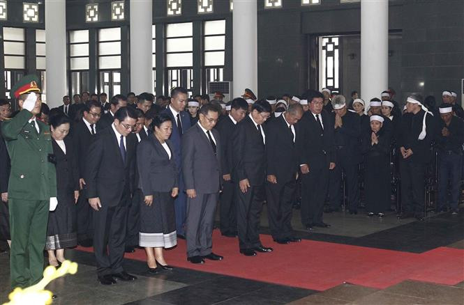 La delegación de Laos en la ceremonia está encabezada por el primer ministro, Thongloun Sisoulith (Fuente: VNA)