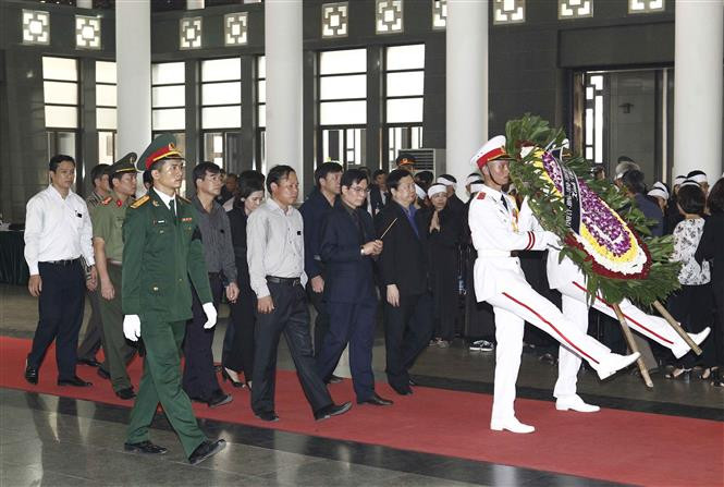 Pobladores vietnamitas rinden homenaje a Do Muoi (Fuente: VNA)