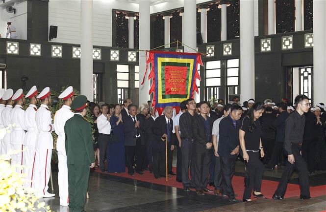 Pobladores vietnamitas rinden homenaje a Do Muoi (Fuente: VNA)