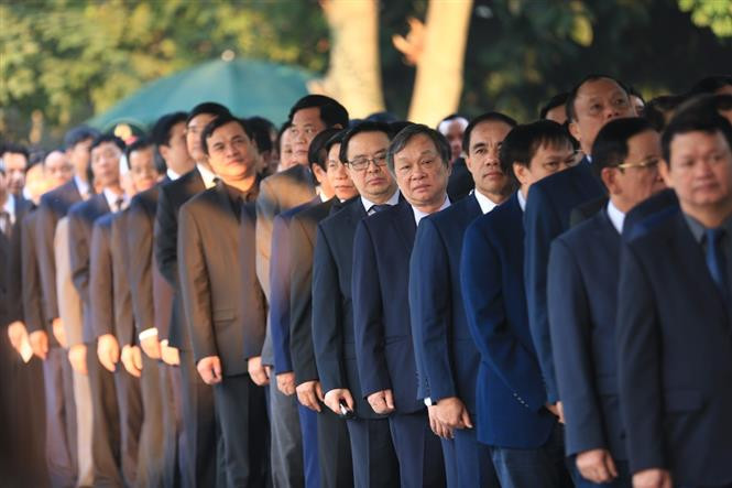 Las honras fúnebres dedicadas a Do Muoi se iniciaron esta mañana en la Casa Funeraria Nacional en Hanoi, con los actos del duelo nacional (Fuente: VNA)