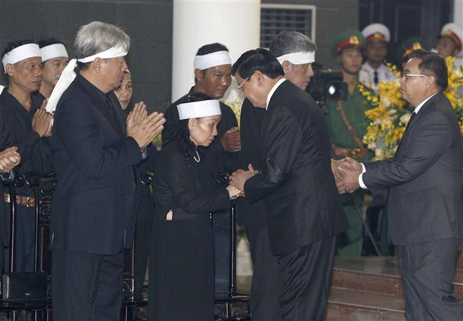 La delegación de Laos en la ceremonia está encabezada por el primer ministro, Thongloun Sisoulith (Fuente: VNA)