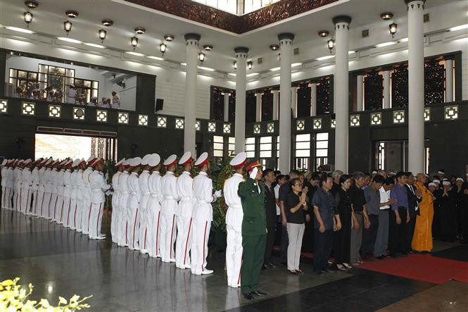 Pobladores vietnamitas rinden homenaje a Do Muoi (Fuente: VNA)