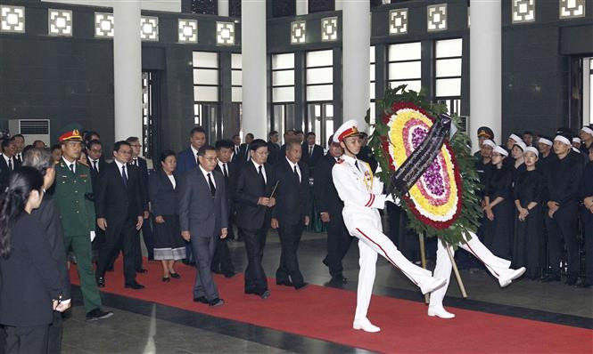 La delegación de Laos en la ceremonia está encabezada por el primer ministro, Thongloun Sisoulith (Fuente: VNA)