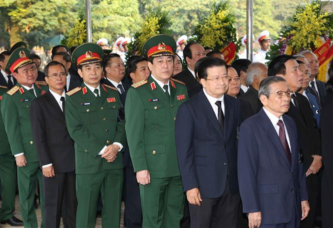 Las honras fúnebres dedicadas a Do Muoi se iniciaron esta mañana en la Casa Funeraria Nacional en Hanoi, con los actos del duelo nacional (Fuente: VNA)