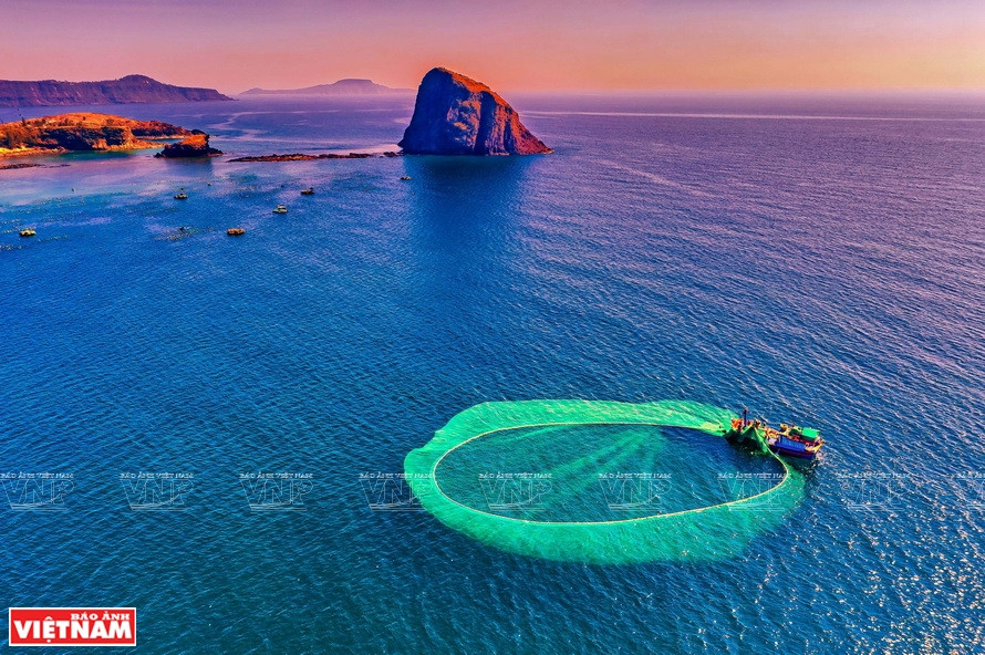 Binh Minh Tren Bien (Amanecer en el mar) (Foto: VNA)