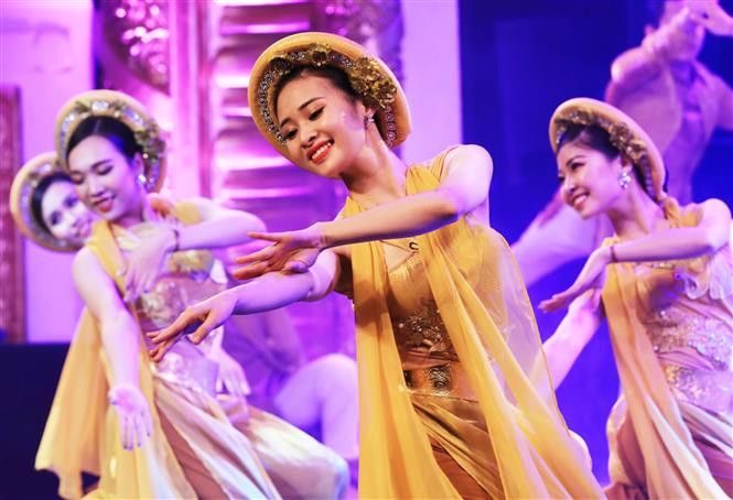 Presentación de un grupo de danza local (Foto: VNA)