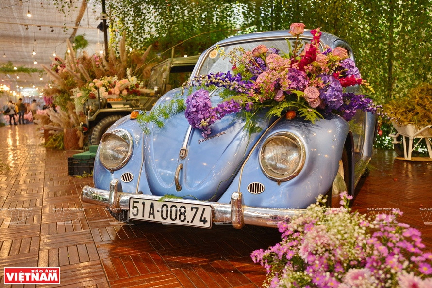 Concurso de decoración de automóviles en el Festival de Flores de Da Lat (Foto: VNA)